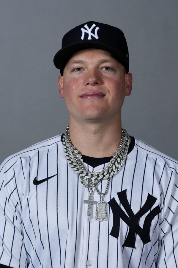 Yankees gold chain outlet
